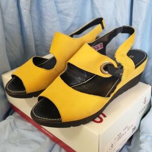 Sabrinas Yellow Women's Sandals. Size 39